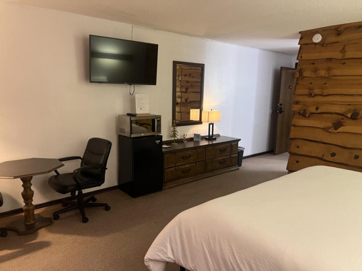 Bridge Inn Tomhawk - 2Nd Floor, 1 King Size Bed, Balcony, River View Tomahawk 외부 사진